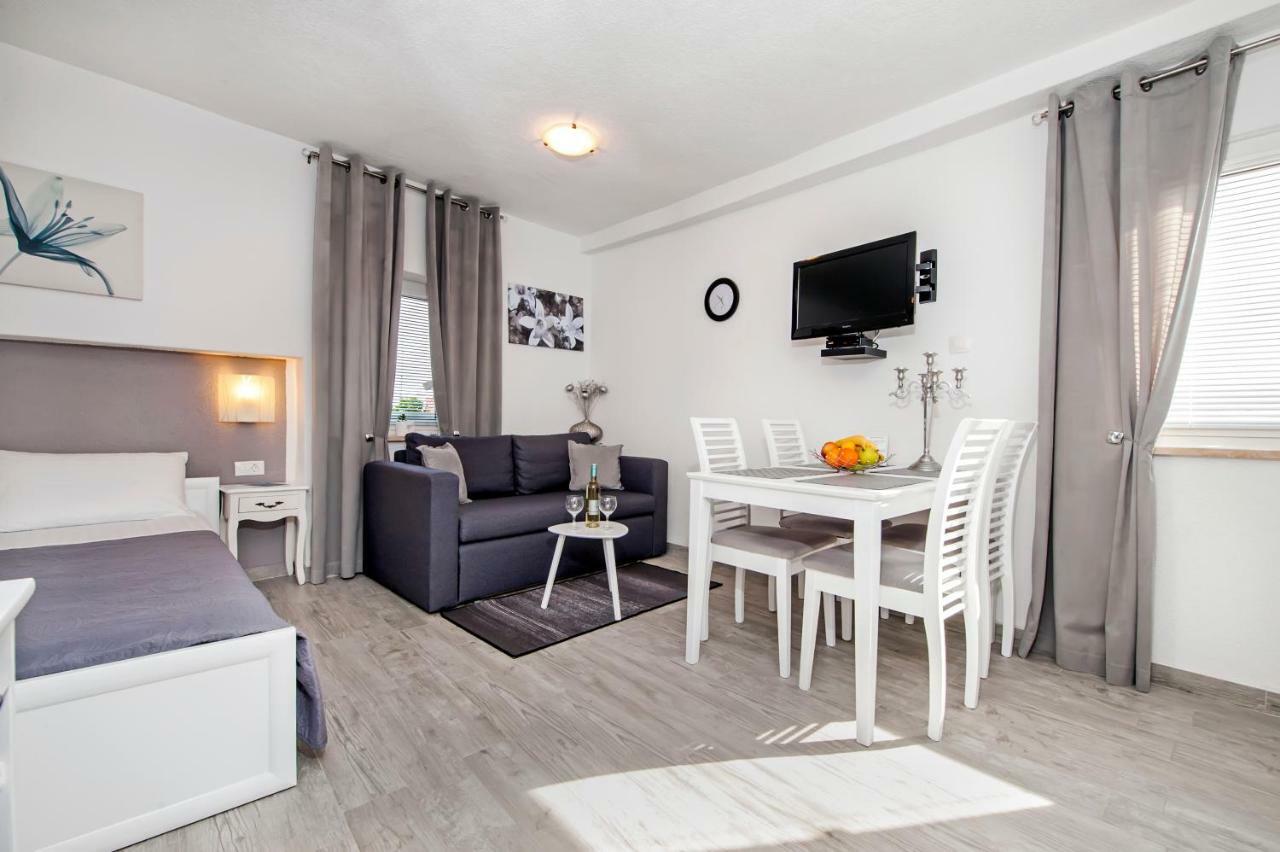 רוביני Studio Apartment Sunce מראה חיצוני תמונה